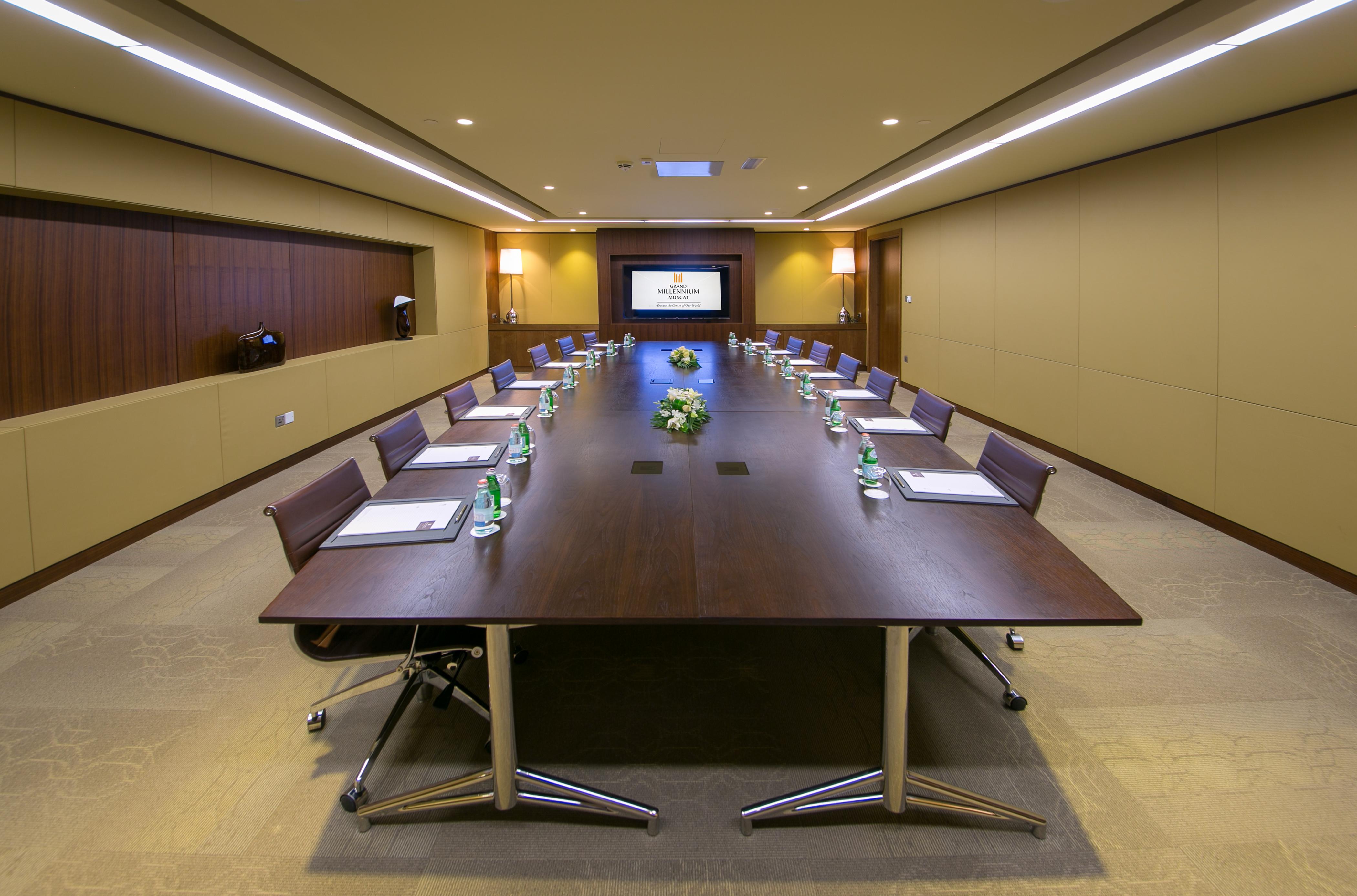 แกรนด์ มิลเลเนียม มัสกัต Hotel ภายนอก รูปภาพ Meeting room