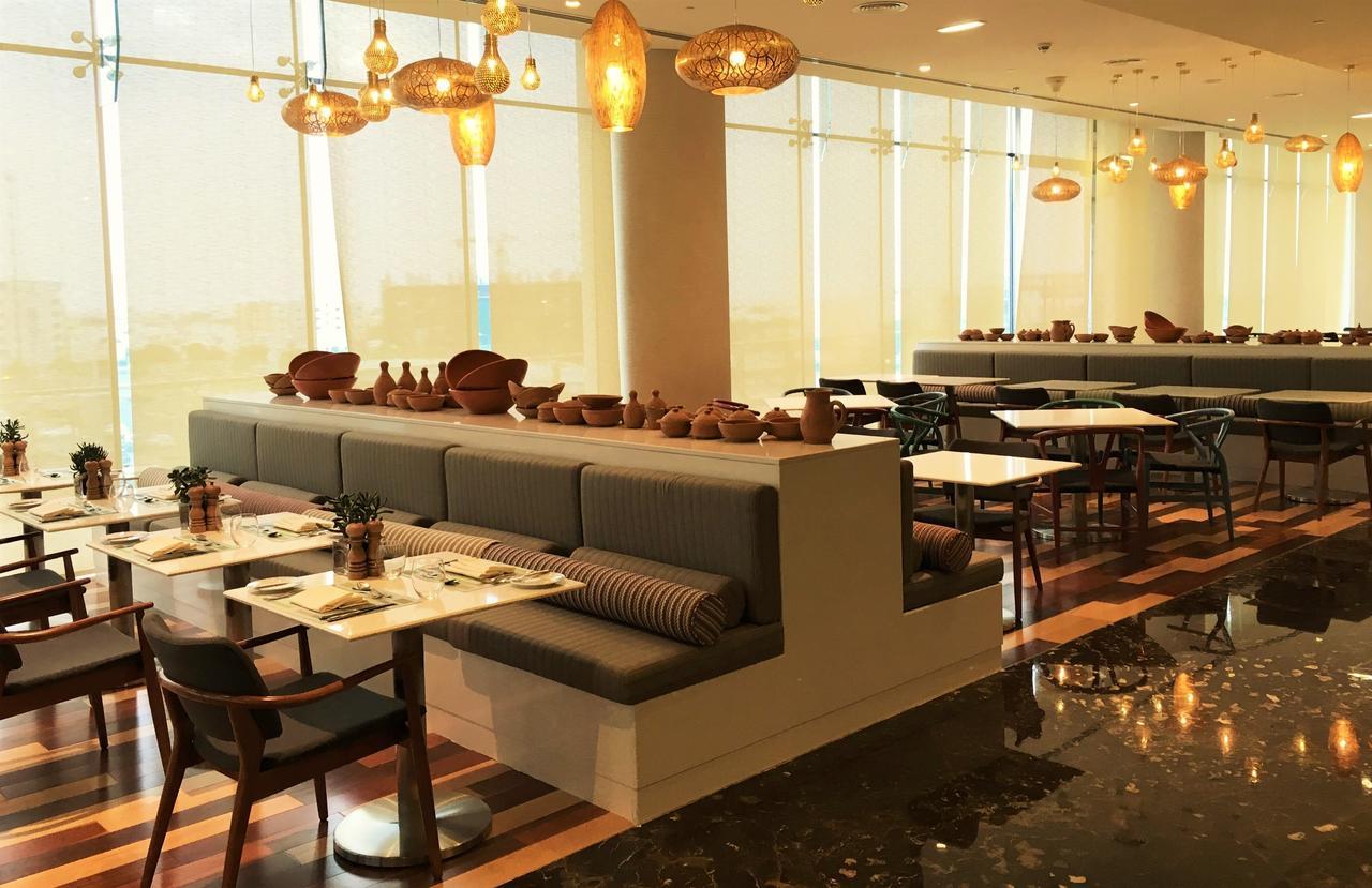 แกรนด์ มิลเลเนียม มัสกัต Hotel ภายนอก รูปภาพ The restaurant