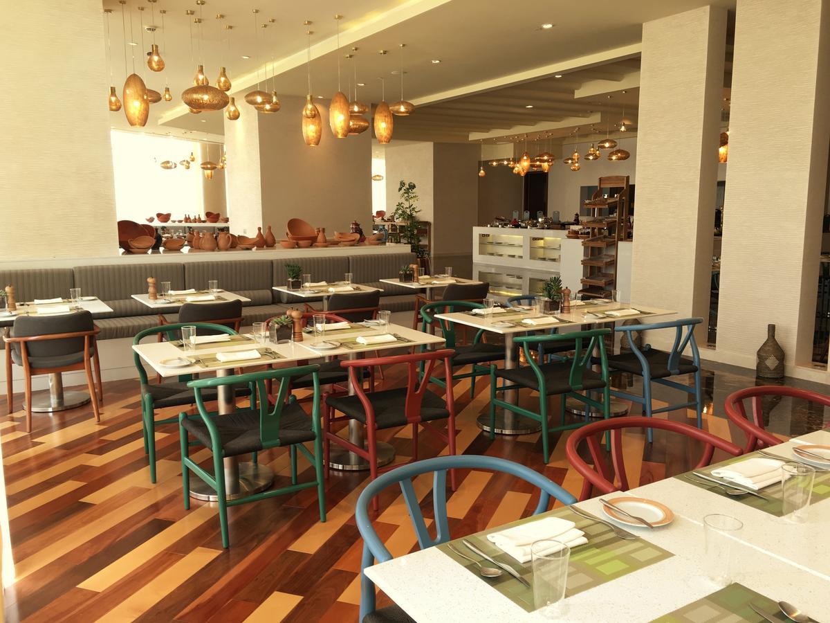 แกรนด์ มิลเลเนียม มัสกัต Hotel ภายนอก รูปภาพ Restaurant interior