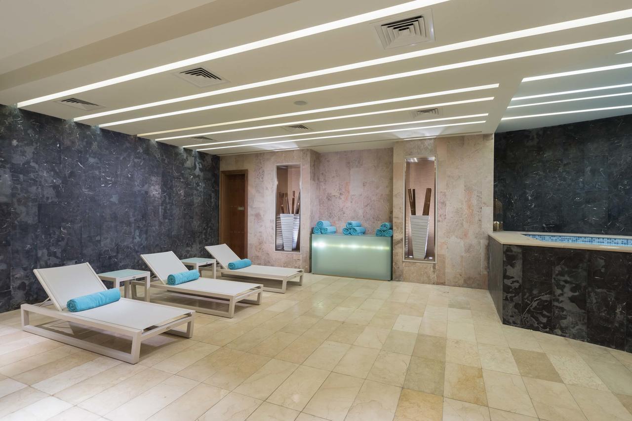 แกรนด์ มิลเลเนียม มัสกัต Hotel ภายนอก รูปภาพ Spa at the hotel